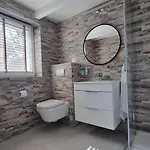 Gowidlina Nyaraló *